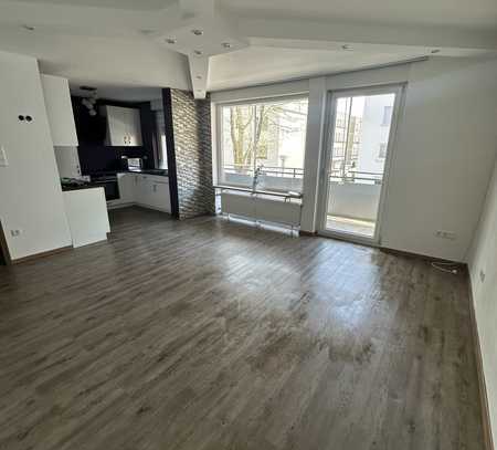 Helle 3-Raum-Wohnung mit zwei Balkonen und Einbauküche in Ludwigshafen