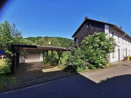 Einfamilienhaus mit Ferienwohnung und Garage in günstiger Lage