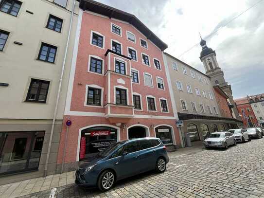 Zentrale 3-Zimmer-Etagenwohnung mit Aufzug am Stadtplatz!