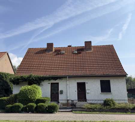 Günstiges 6-Zimmer-Einfamilienhaus in Krayenberggemeinde Dorndorf