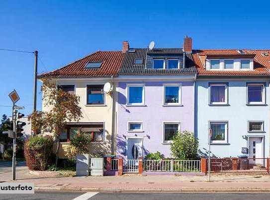 Freistehendes 2-Familienhaus mit kleinem Innenhof