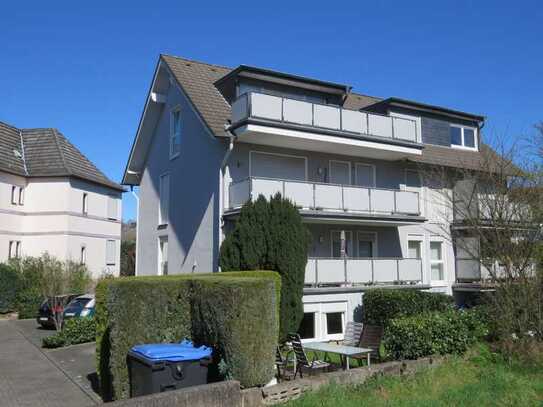 Moderne Dachgeschosswohnung mit großer Dachterrasse in guter und zentraler Lage von Refrath