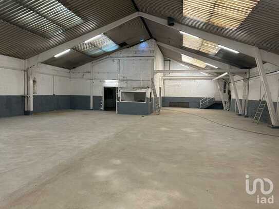 Büro- und Hallenfläche mit Krananlagen und eigener Trafostation in Mönchengladbach