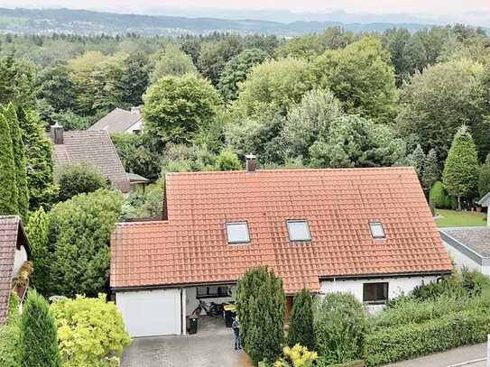 Tolles Zweifamilienhaus mit traumhaftem Garten ab Oktober bezugsfrei