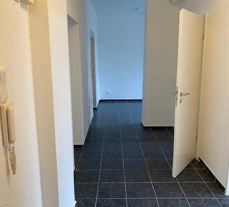 Exklusive, geräumige und vollständig renovierte 2-Zimmer-Wohnung mit Balkon in Düsseldorf