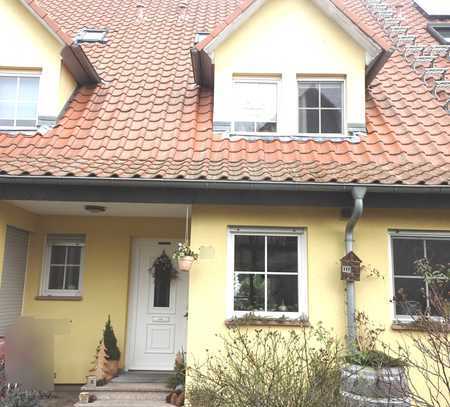 Sehr schönes Haus in idyllischer Wohnanlage in Straßenheim mit Garage