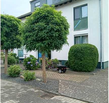 Ruhig gelegene Erdgeschoss-/Hochparterrewohnung mit kl. Garten in Dormagen - Hackenbroich