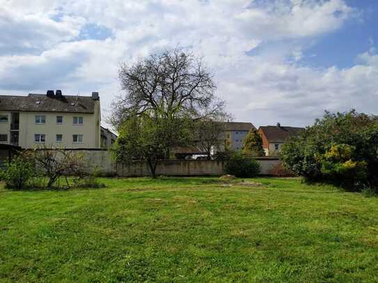 Ruhiges Baugrundstück (Hinterland) plus sieben Bestandsgaragen Solingen-Ohligs