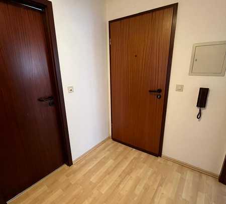 2 Zimmer Wohnung in der Innenstadt / 2 Rooms Apartment in the Innenstadt DE/EN/ES