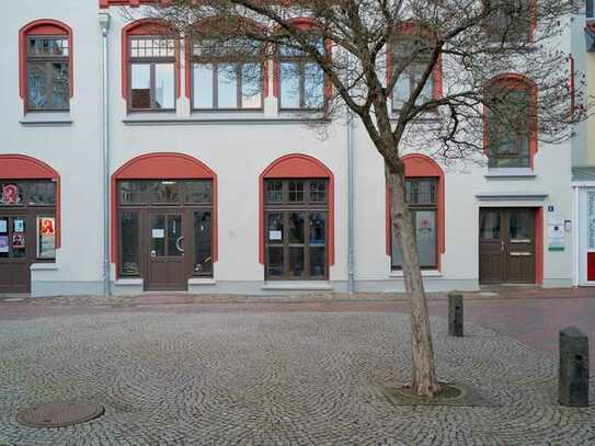 Tolle Lage neben dem Rathaus. Schöne Gastronomiefläche sucht zuverlässigen Mieter.