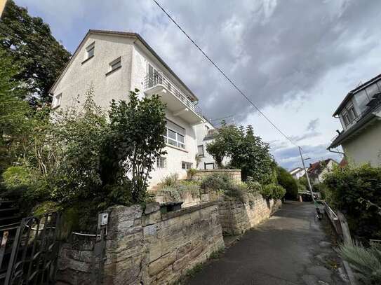 Ruhiges Einfamilienhaus mit romantischem Garten und Süd-Aussicht, an verkehrsfreier Privatstrasse