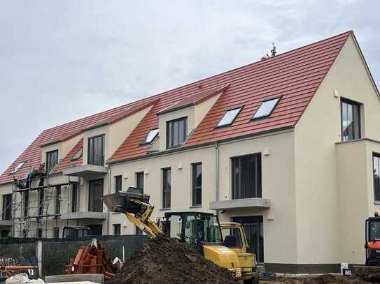 Erstbezug: Behindertengerechte Wohnung (barrierefrei) mit Sonnenterrasse, EBK und Gartenanteil