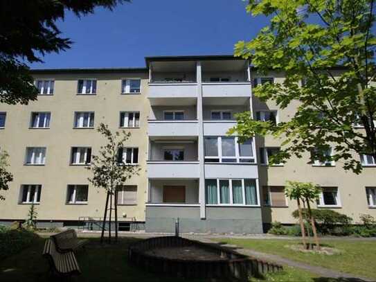 Frisch sanierte, bezugsfreie 2-Zimmer-Wohnung mit großer Loggia in Berlin-Westend