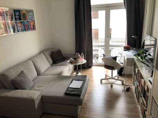 Moderne 2-Zimmer-Altbauwohnung mit Balkon und EBK in ruhiger, zentraler Lage