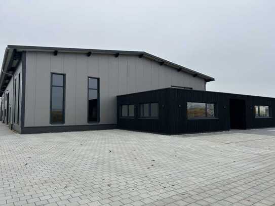 Exclusive Halle mit Büro und Stellplätzen in attrakriver lAGE