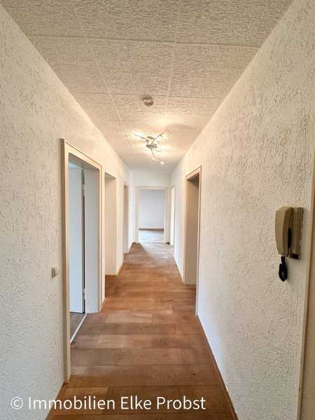                                                               Gro&szlig;z&uuml;gige 4-Zimmer-Erdgeschosswohnung in Cham                                                       in Cham (Cham)