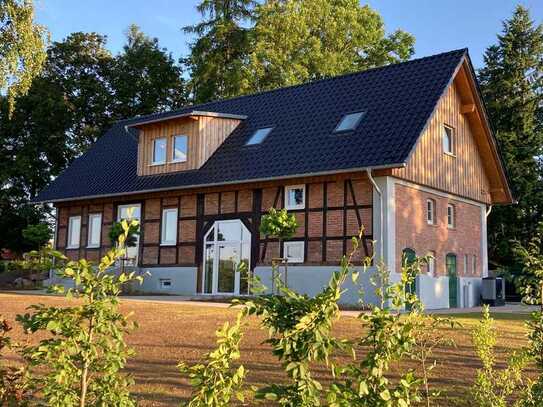 ERSTBEZUG - Kernsaniertes Fachwerkhaus mit großem Garten in Waldrandlage zu vermieten