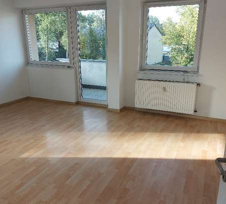 Schöne 4 Zimmerwohnung mit Balkon