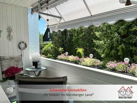 Frisch renoviert! Großzügige 2-Zimmer-Wohnung mit Einbauküche, Garage und Südbalkon