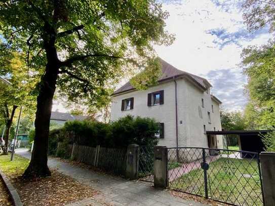 Altbau aus 1905 auf großem Grundstück