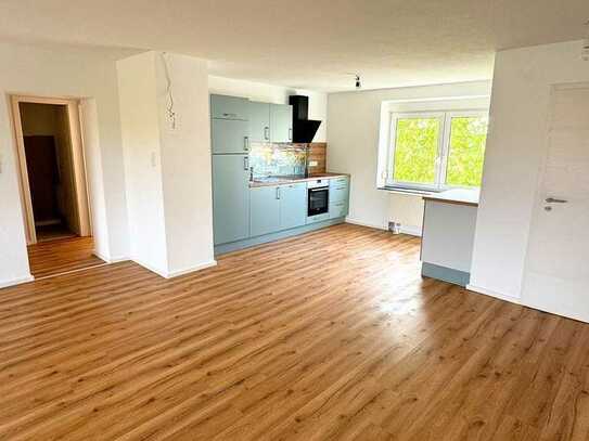 Preisreduzierung! - TOP LAGE | Kernsanierte 2-Zimmer-Wohnung mit Balkon inkl. Stellplatz