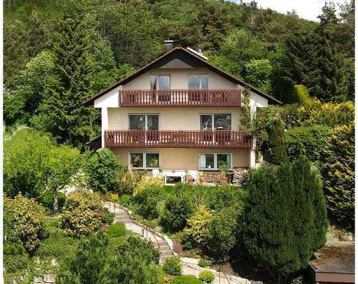 Großes exklusives Wohnhaus mit Garten am Waldrand mit Fernsicht