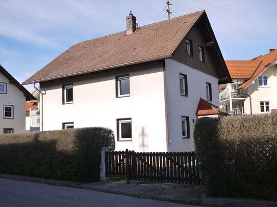 Ruhige, helle 2-Zimmer-Dachgeschosswohnung in Durach mit Gartennutzung