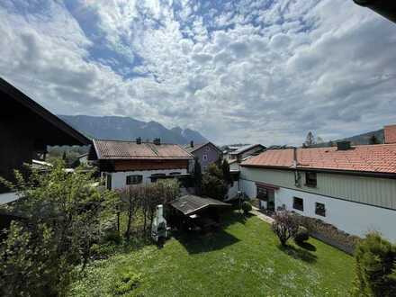 Von Privat: Renovierungsbedürftiges Mehrfamilienhaus im Zentrum von Inzell mit schönen Bergblick