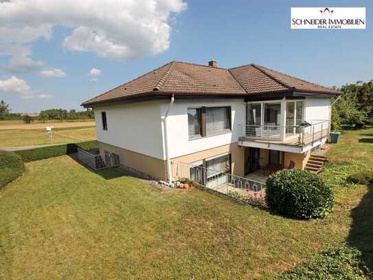 *Traumhaft idyllische Lage - beeindruckendes Einfamilienhaus mit ELW und Doppelgarage in Effringen*