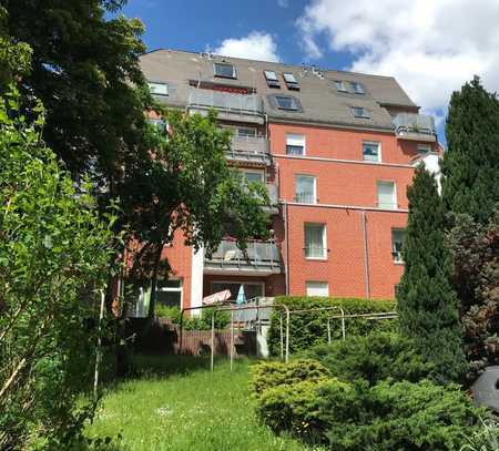 Frei für Eigennutzer oder Kapitanleger! Frisch renovierte 2-Zi-WE mit Terrasse/Duplex-Parker im Hof!