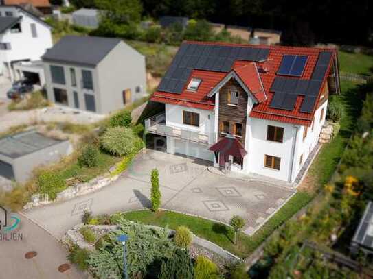 Großzügiges Zweifamilienhaus mit traumhaftem Ausblick