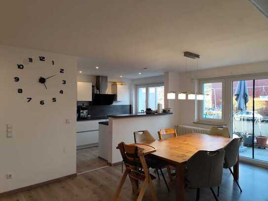 Freundliche 5-Zimmer-Wohnung mit niedrigen Nebenkosten, EBK + Balkon in Neckartailfingen