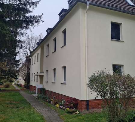 Neues Bad gefällig? Renovierte 2-Zimmer-Wohnung in grüner Umgebung!