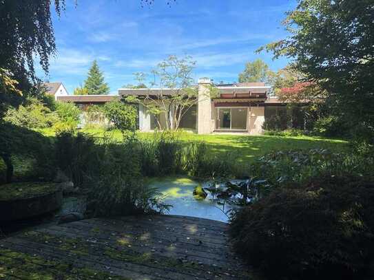 Südstadtflair : Bungalow mit idyllischem Garten und Innenpool