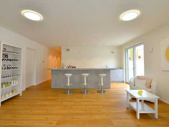 Ansprechende 3-Zimmer-EG-Praxisräume/Wohnung mit gehobener Innenausstattung mit Terrasse in Bühl