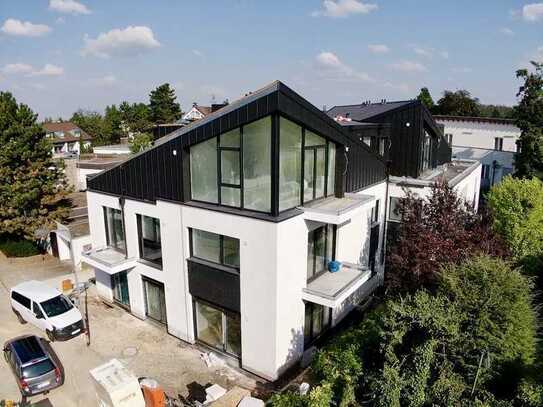 Penthouse : hohe Decken, Luxus-Dachterrasse und zwei elegante Balkone