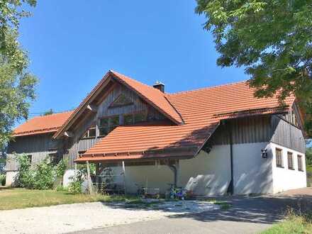 Sehr geschmackvoll modernisiertes Bauernhaus im Ostallgäuer Land - herrliche Alleinlage