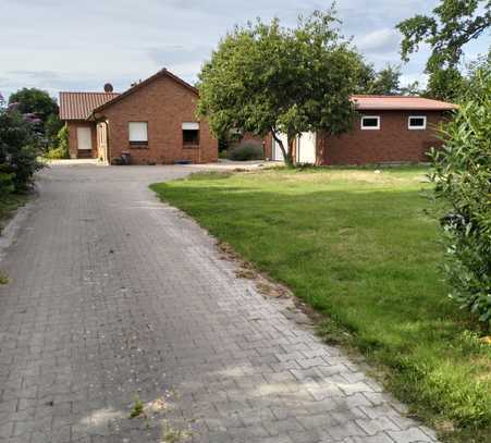 Bungalow mit Werkstatt und gr. Grundstück