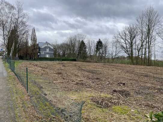 Grundstück in Leverkusen-Pattscheid inkl. Baugenehmigung mit ca. 1.315m² Wohnfläche (provisionsfrei)