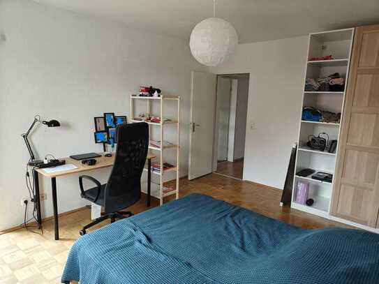 Schöne 3-Zimmer-Wohnung mit großem Garten, neuen Badezimmern, 2 Balkonen + 1 Stellplatz!