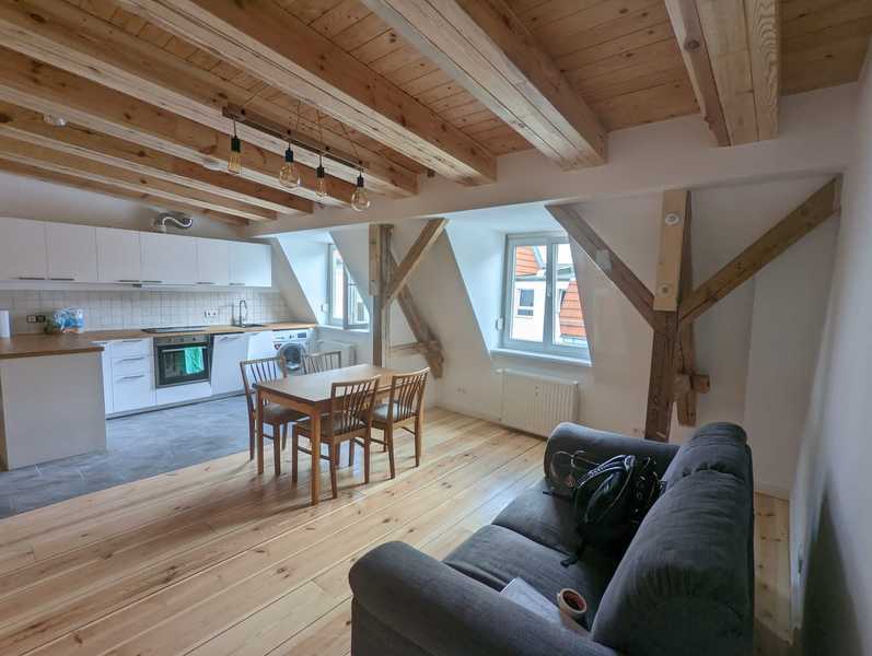 Elegante 2-Zimmer-Wohnung mit hochwertiger Ausstattung und voll ausgestatteter Einbauküche