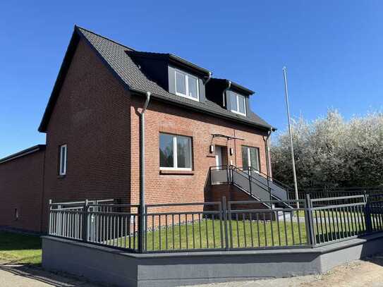 Erstbezug nach Sanierung mit EBK: Geschmackvolle 3-Raum-Dachgeschosswohnung in Hamburg Kirchwerder