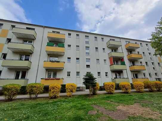 Neu saniert 2-Zimmerwohnung mit Balkon - 1. OG mitte
