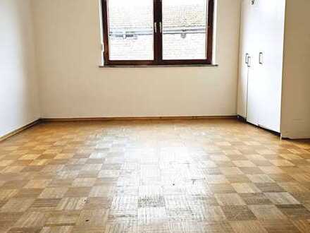 Manching! 4-Zimmer Erdgeschoss-Wohnung mit Keller, Terrasse u. Außenstellpl.! Renovierungsbedürftig!