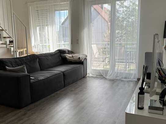 Schöne, helle 2 Zimmer Maisonette-Wohnung in bester Lage, mit Balkon, EBK und Tiefgarage Gärtringen