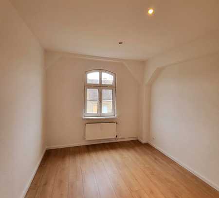 *Modern & gemütlich* 3-Raumwohnung + große Küche + Parkplatzanmietung möglich + EBK-Option!