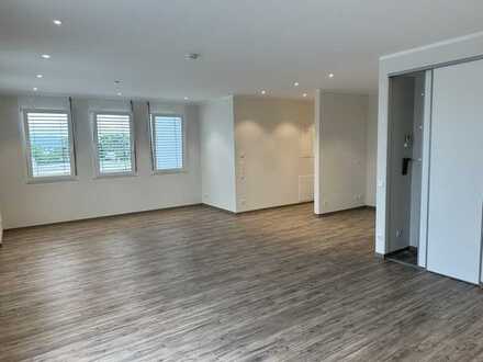 Helle modernisierte 3- Zimmer Penthouse Wohnung in Viernheim