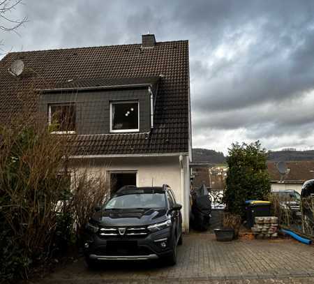 Schöne Doppelhaushälfte in zentrumsnaher Lage mit Terrasse und Garten