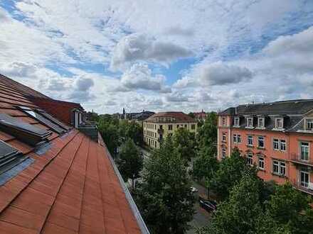 Fair im Preis ** Ideal für Anleger! 3 Zimmer im DG m. Süd-Terrasse und DP-Stellplatz!