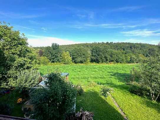 Zweifamilienhaus mit tollem Blick ins Grüne, wunderschöne Lage!